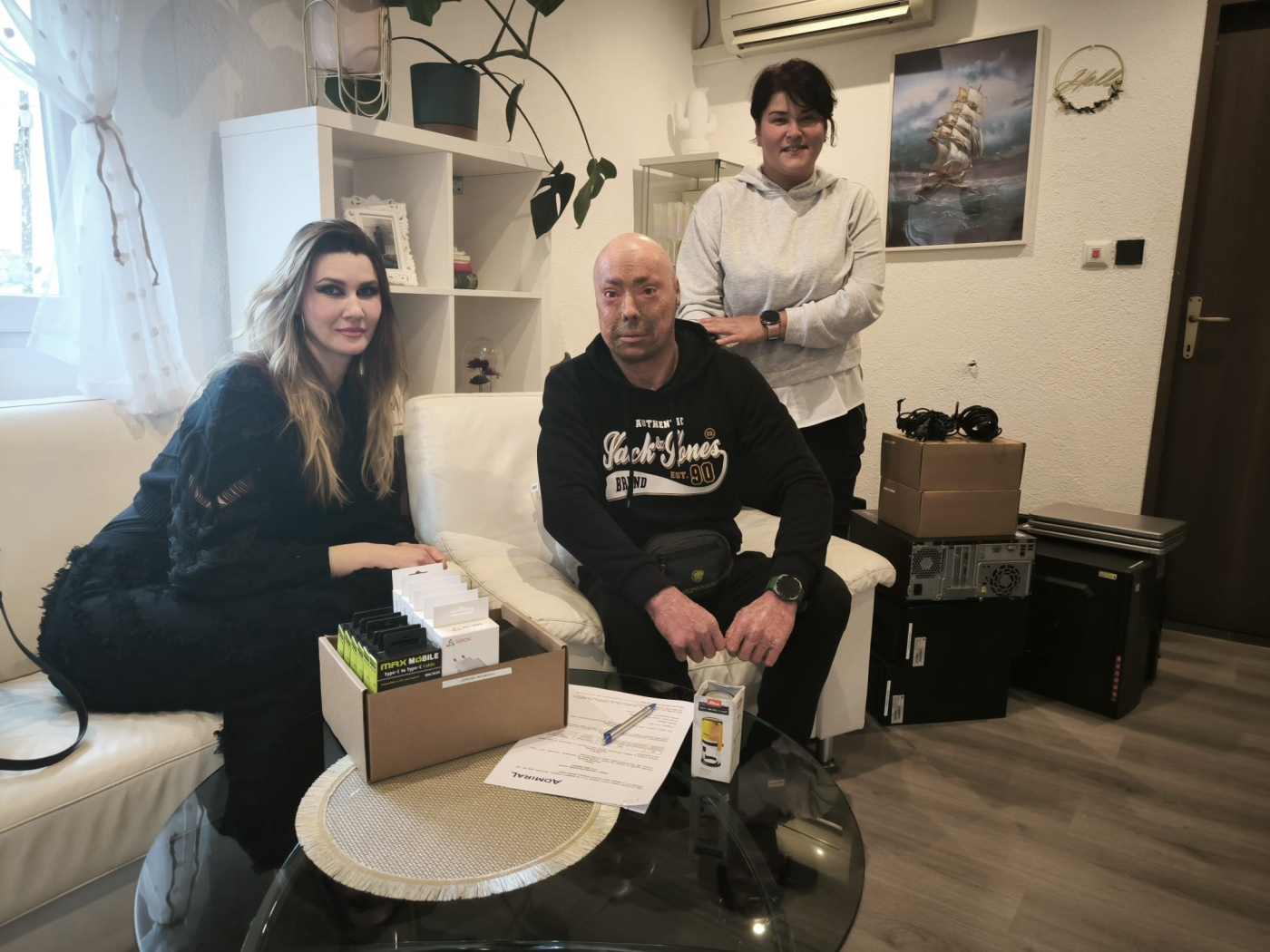 Donacijom tehnologije za više prilika i znanja